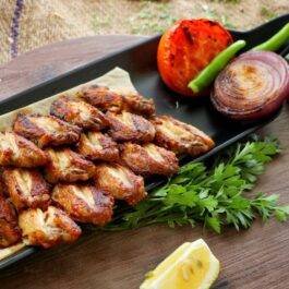 طبق أجنحة دجاج Chicken wings platter